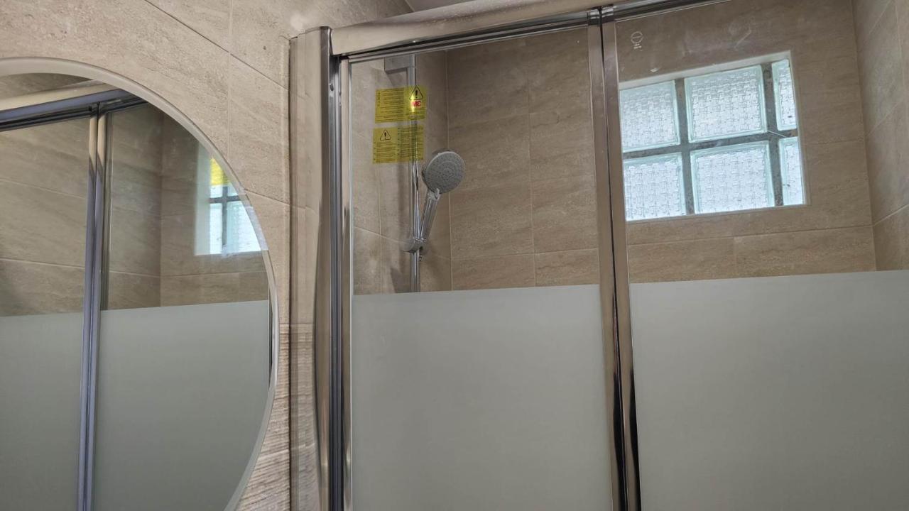 Chambre Pour 2 Personnes Avec Lit Separe Dans La Banlieue Parisienne Бонди Экстерьер фото